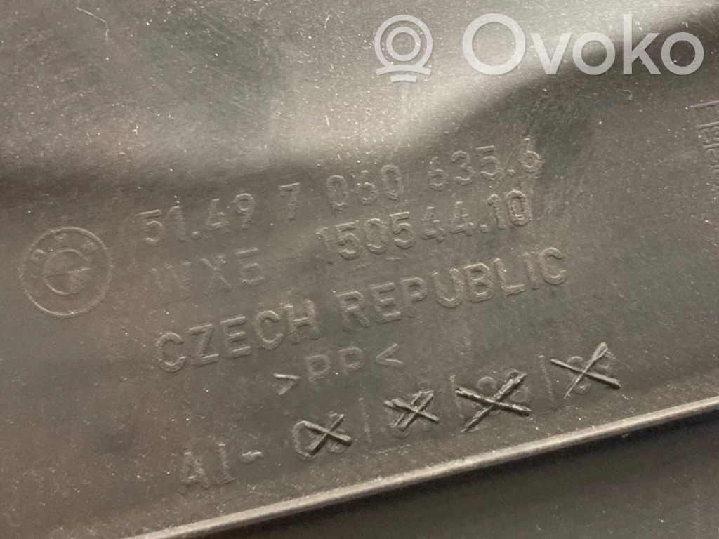 Augšējā dekoratīvā apdare (pie loga)