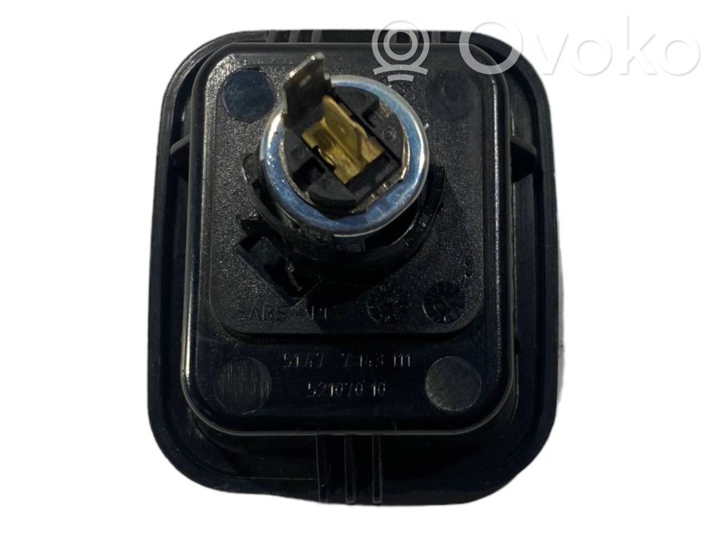 12 V socket (rear)