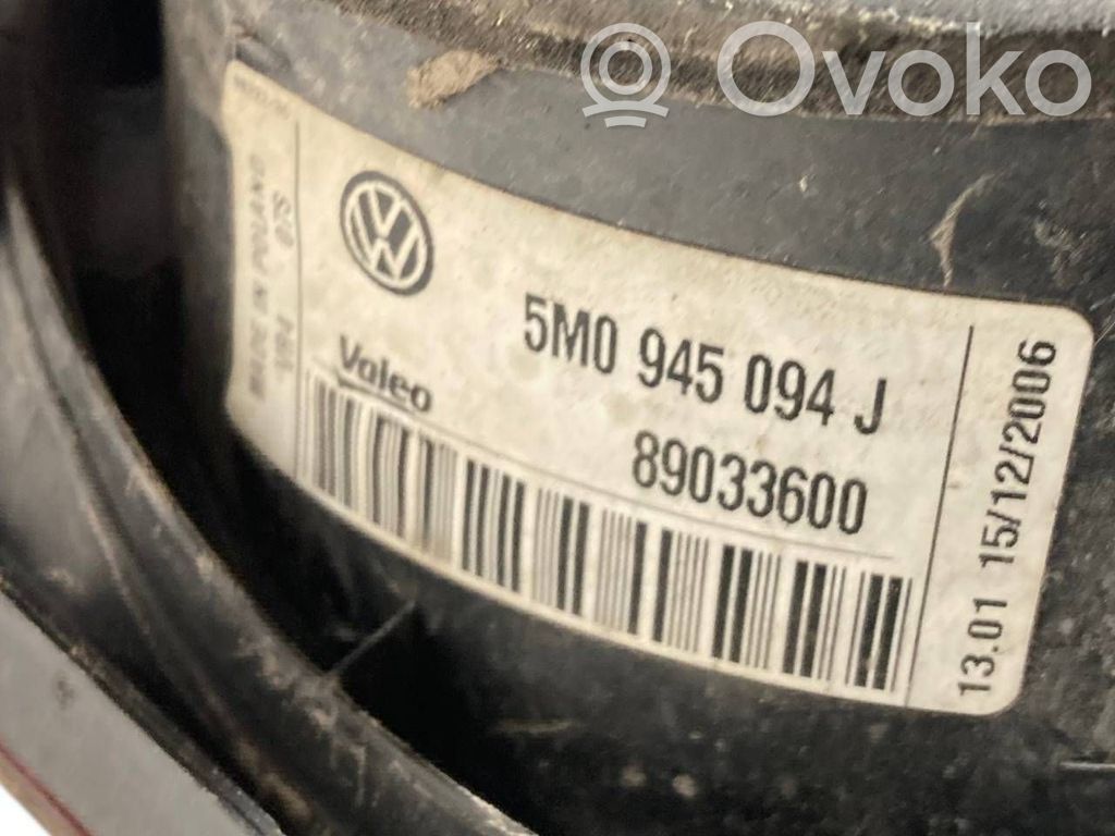 Aizmugurējais lukturis pārsegā