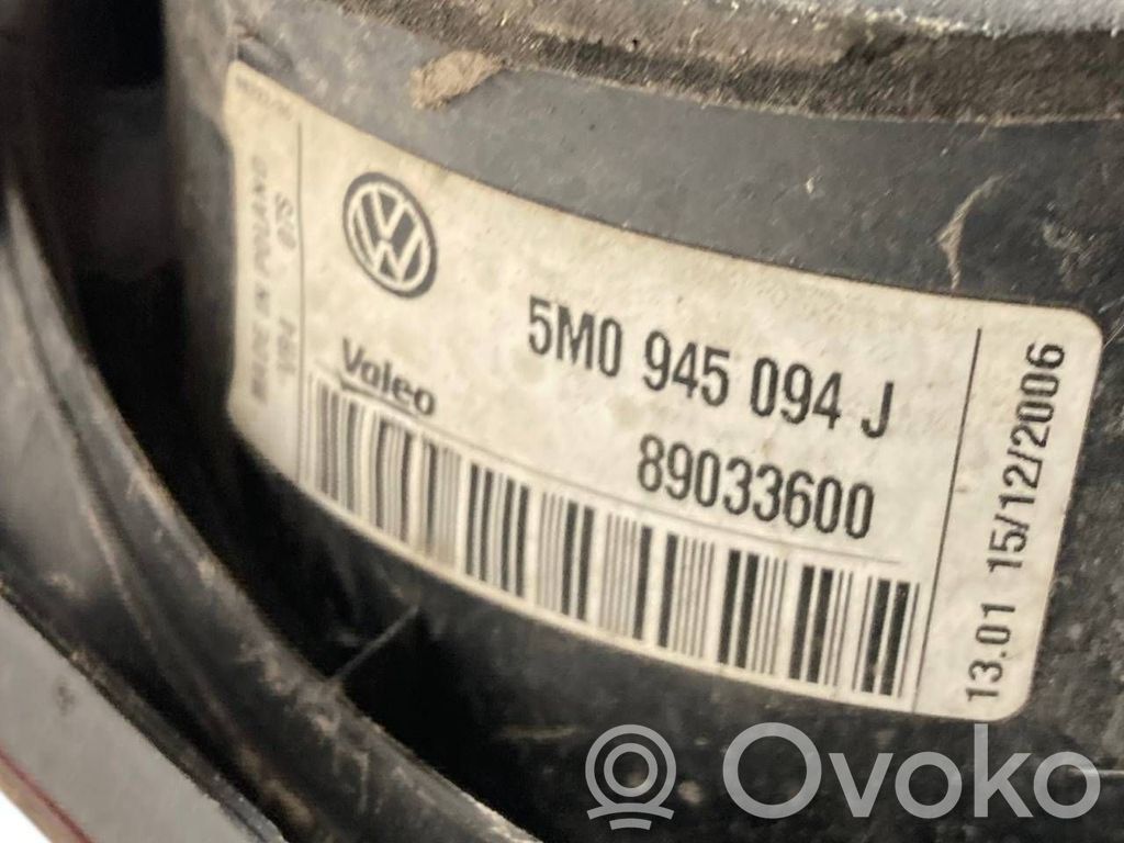 Aizmugurējais lukturis pārsegā