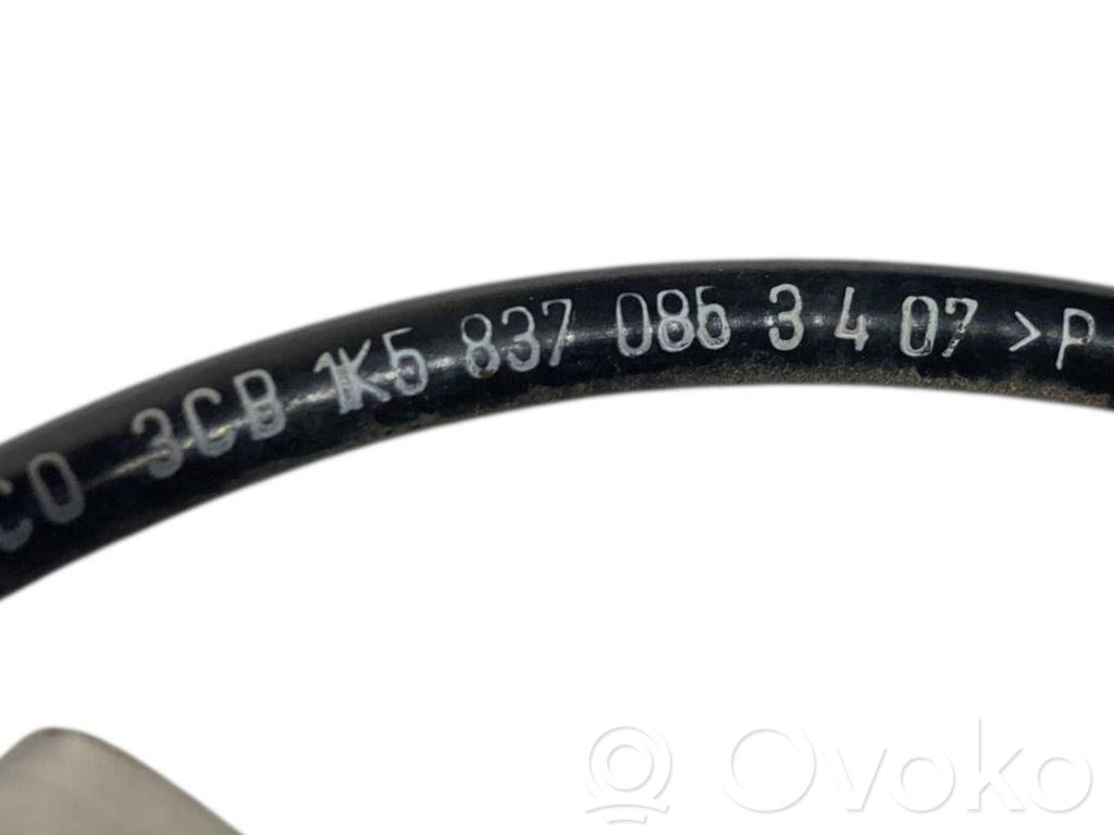 Priekšpusē slēdzene