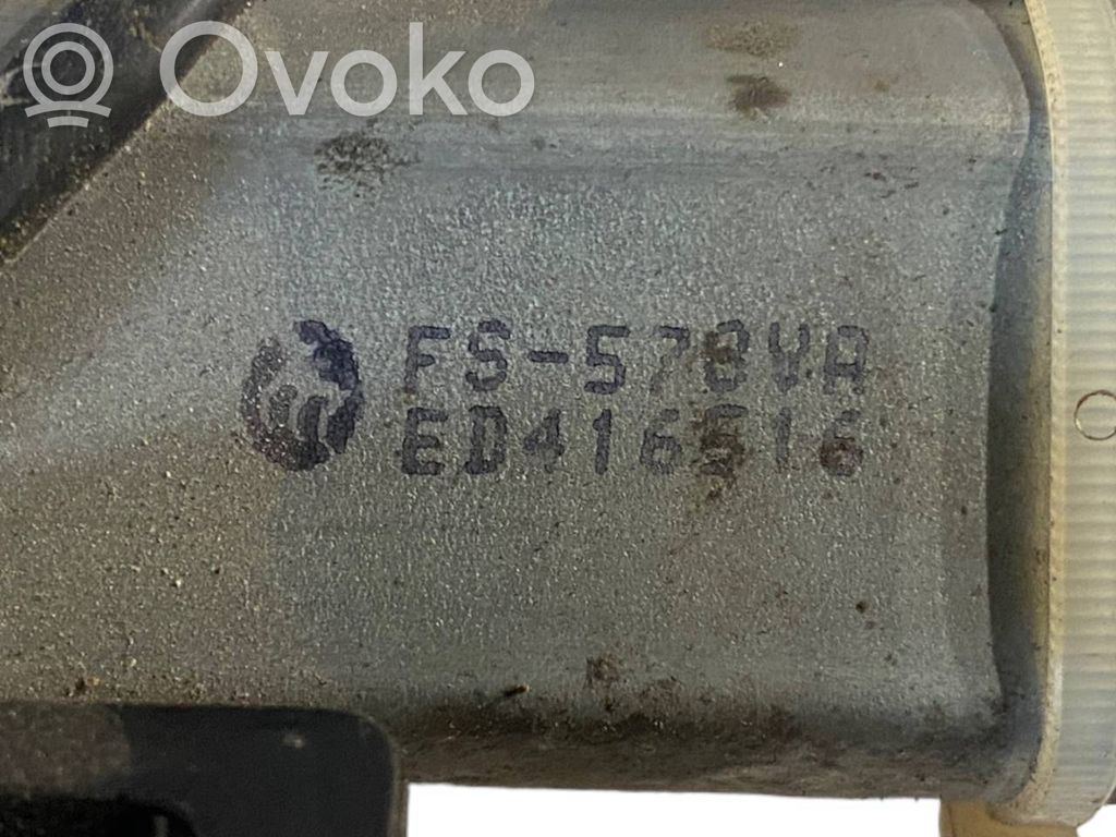 Aizmugurējā pārsega pievilcējs