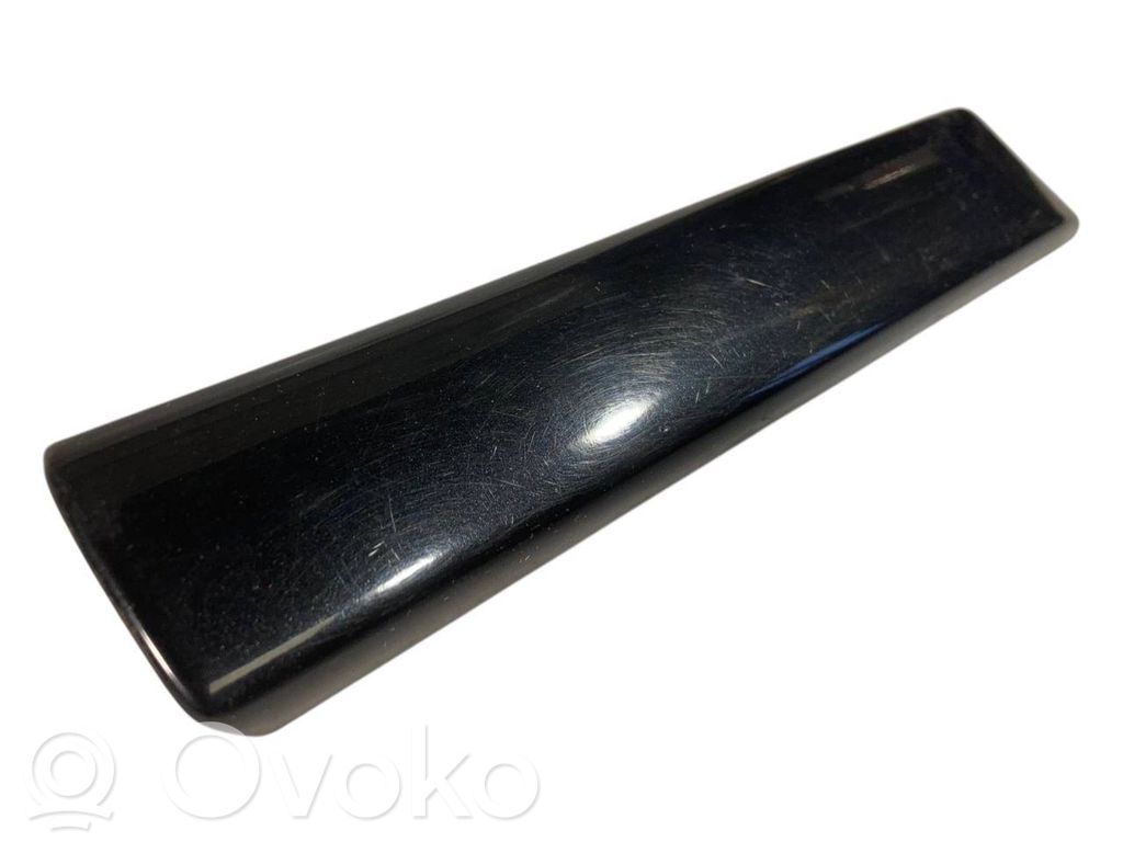 Spārna dekoratīvā apdare (moldings)