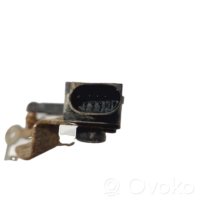 Augstuma sensors (priekšējo lukturu)