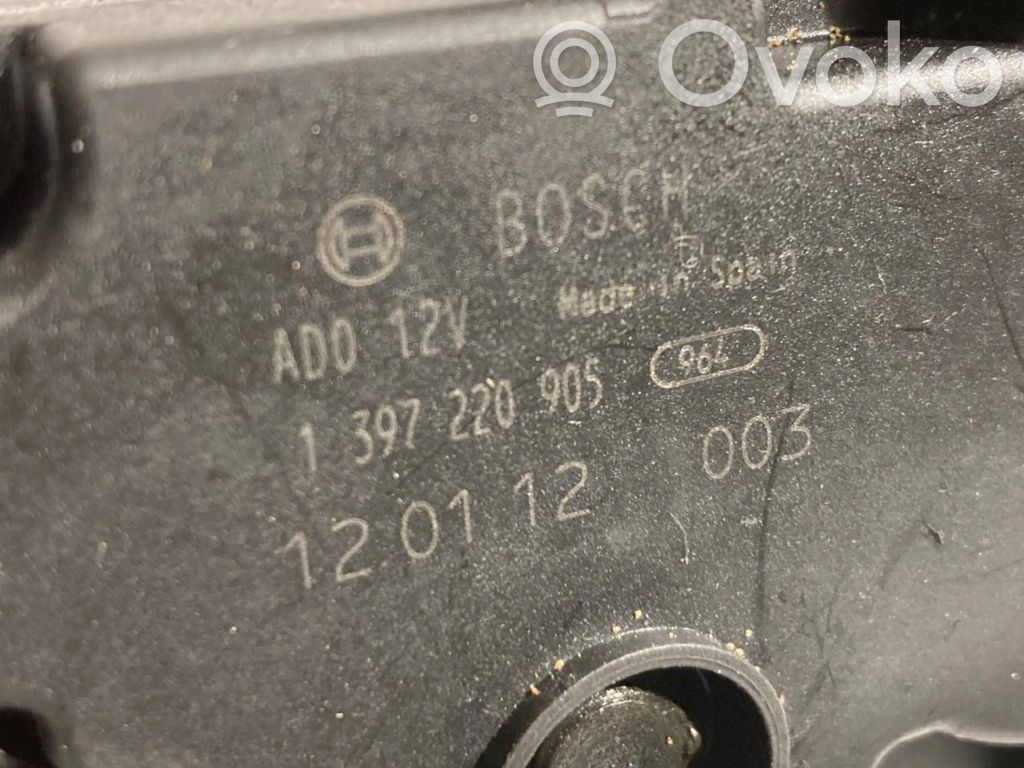 Aizmugurējā loga tīrītāja motoriņš