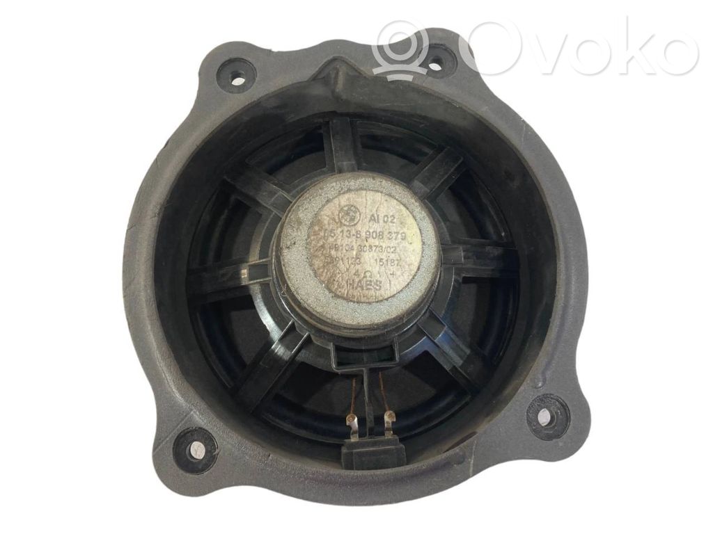 Speaker(s) in front door