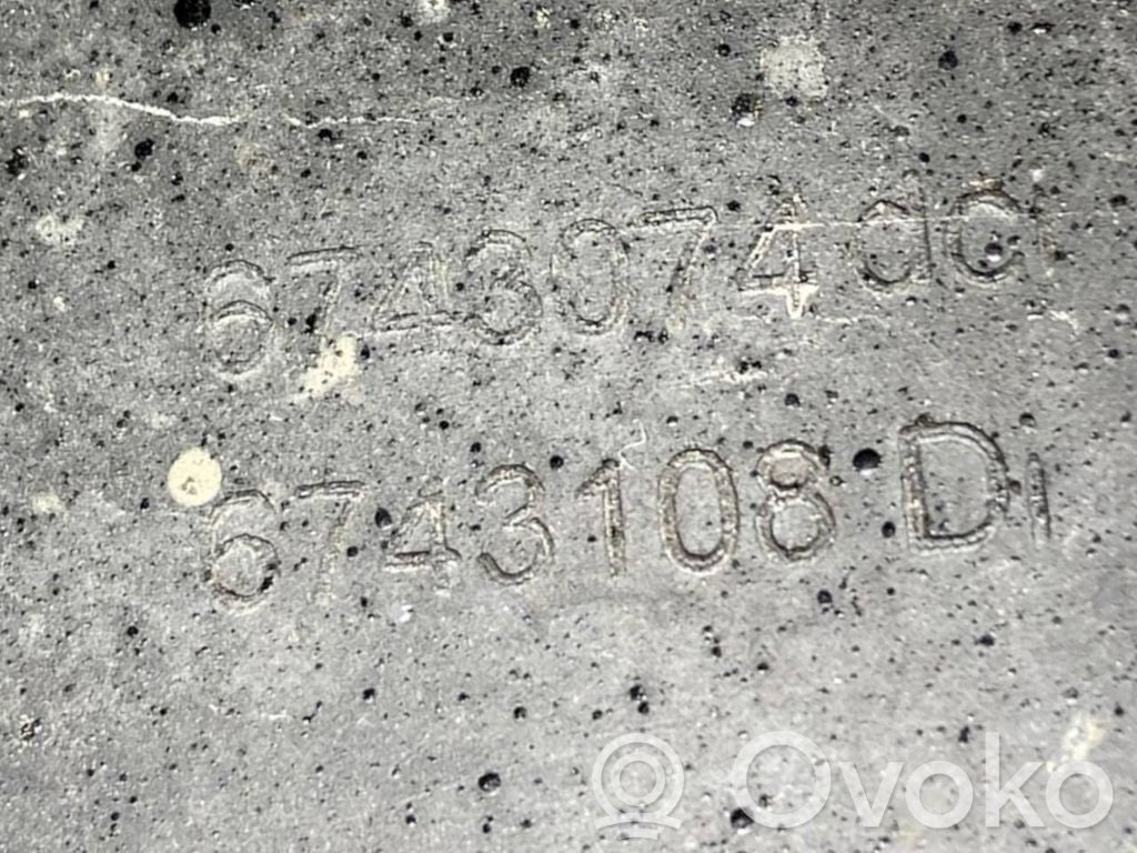 Dzinēja pārsegs (dekoratīva apdare)