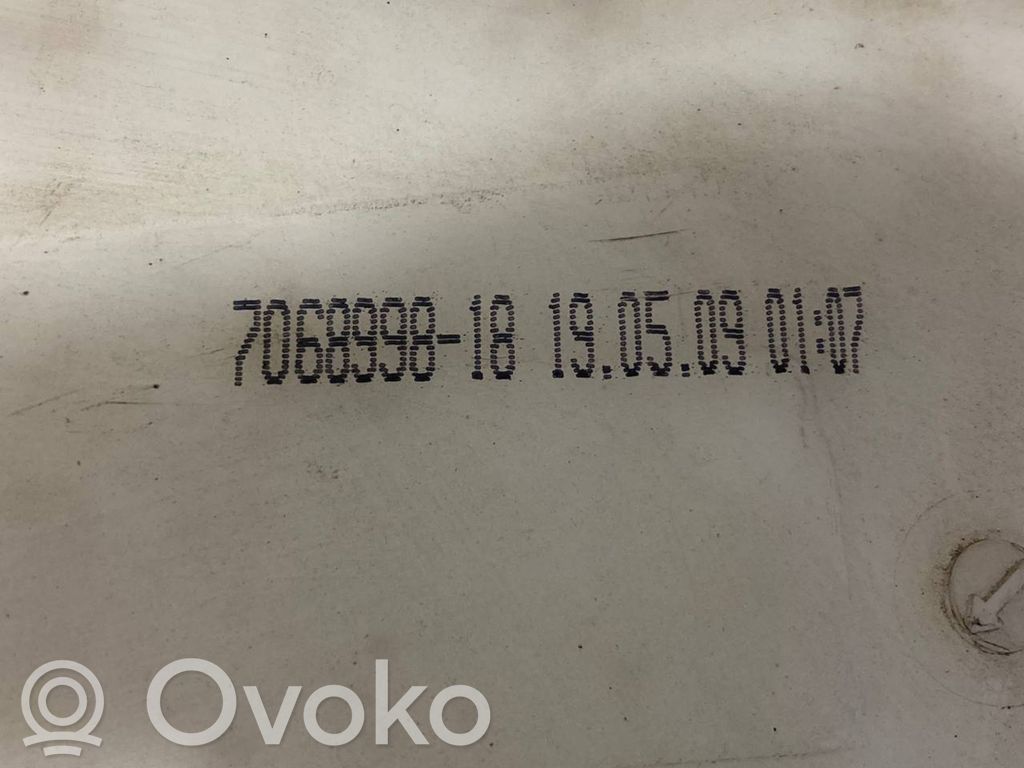 Logu šķidruma tvertne