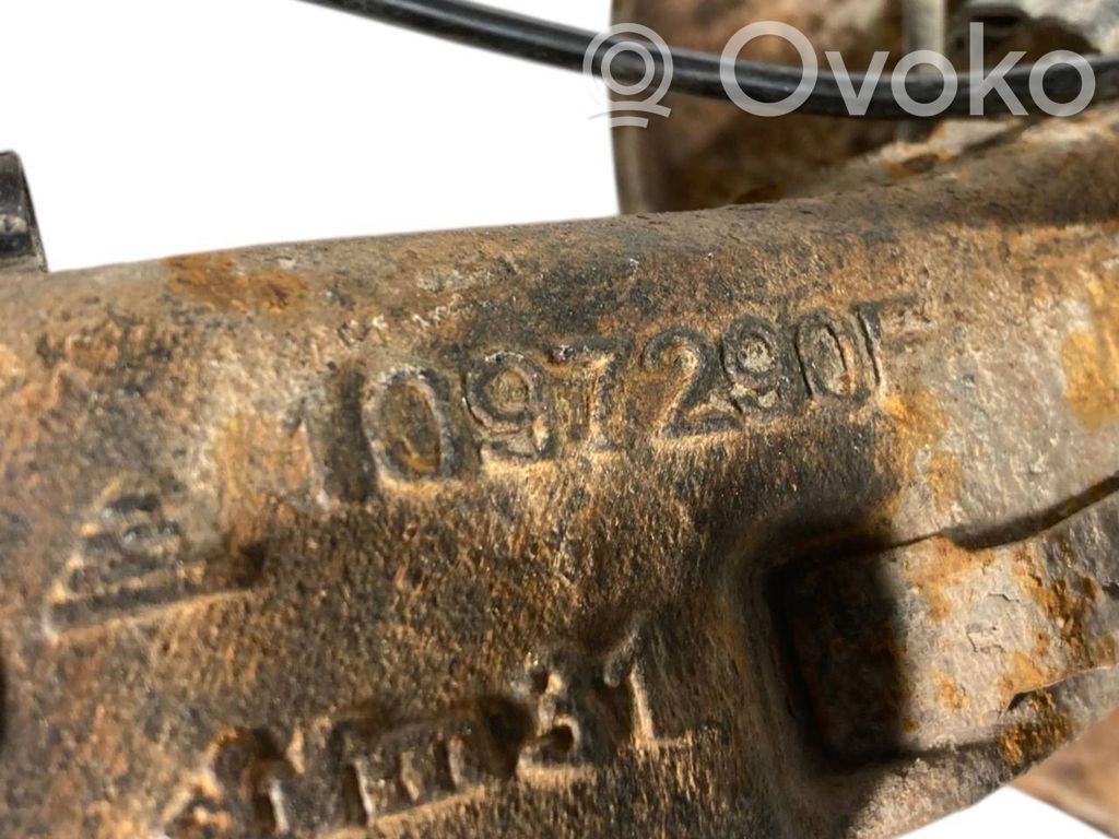 Rear wheel hub shaft joint (stupica, capfa)