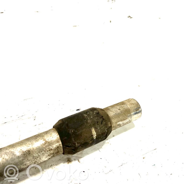 Stūresrata ass krustsavienojums