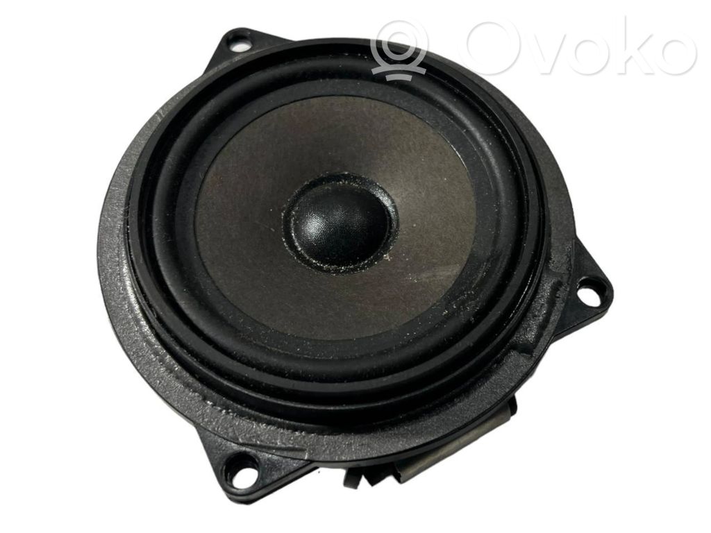 Speaker(s) in front door