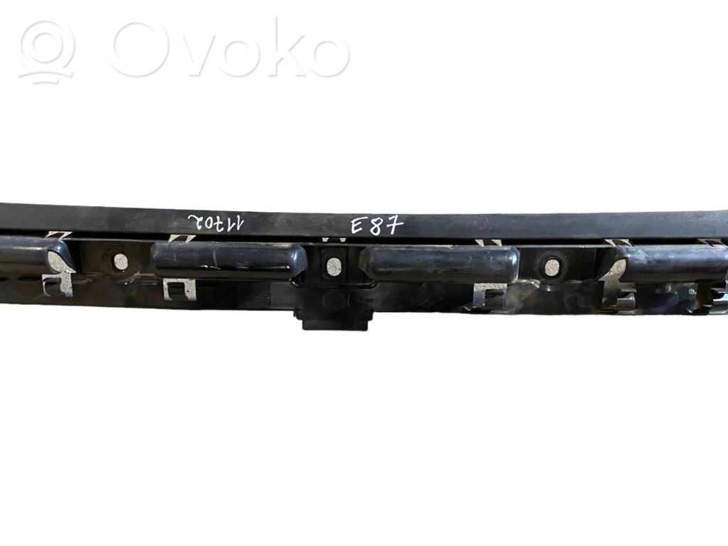 Rear bumper mounting bracket