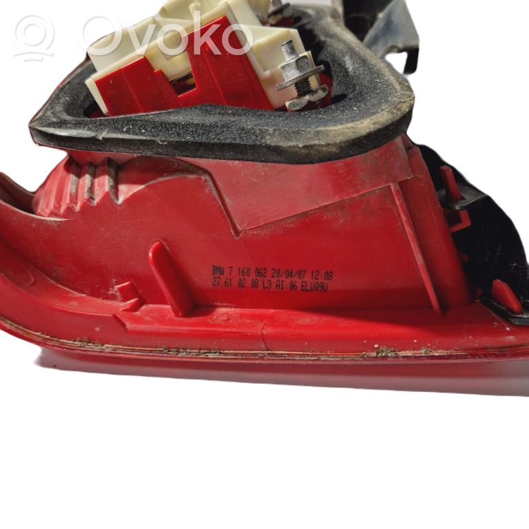 Aizmugurējais lukturis virsbūvē