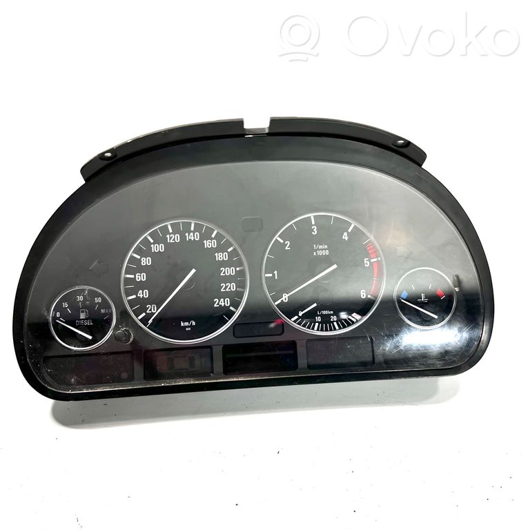 Speedometer (in the instrument panel)