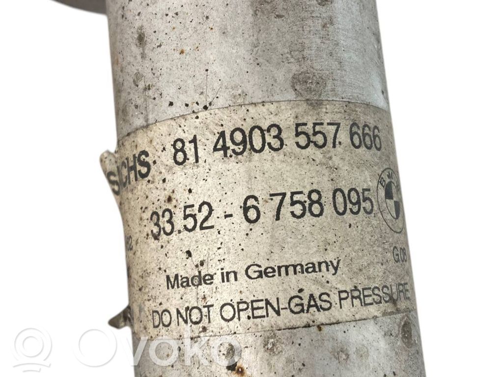 Aizmugurē amortizators ar atsperi