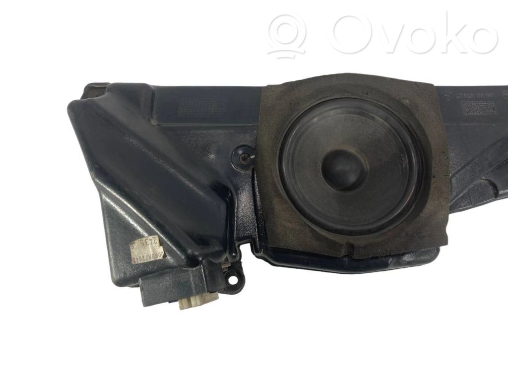 Speaker(s) in front door