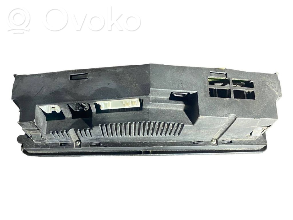 Air conditioning / climate control / interior heating control unit (in the passenger compartment)