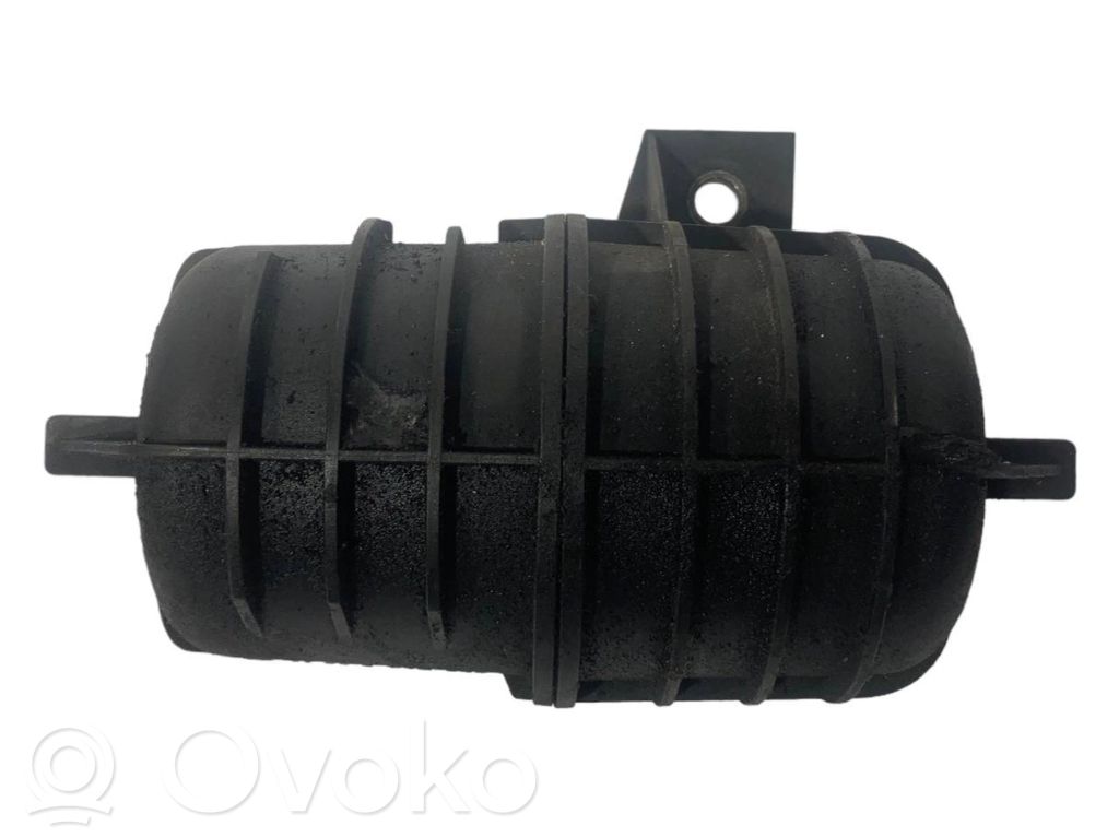 Vacuum air tank