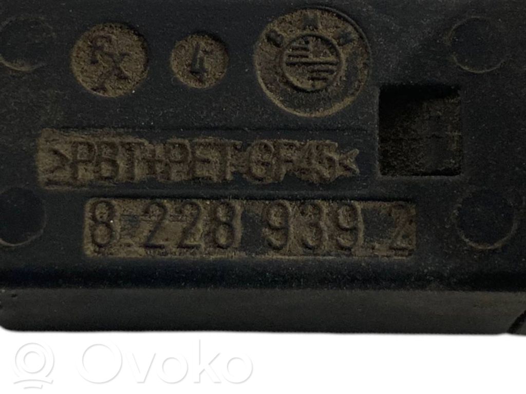 Degvielas tvertnes atvēršanas slēdzis