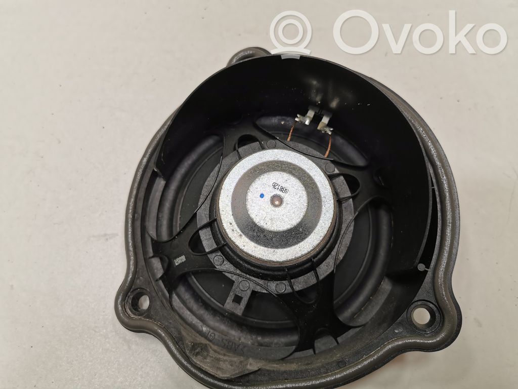 Динамик(и) в задней двери