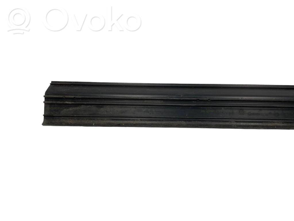 Front sill trim (inner)