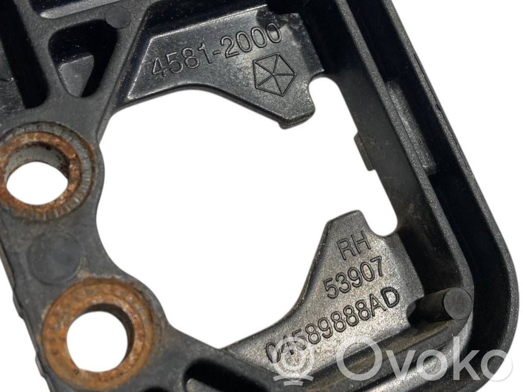 Priekšpusē turētājs / kronšteins ārējam atvēršanas rokturim