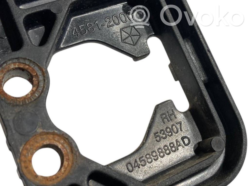 Priekšpusē turētājs / kronšteins ārējam atvēršanas rokturim