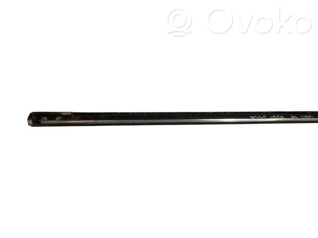 Aizmugurē durvju dekoratīvā apdare (moldings)