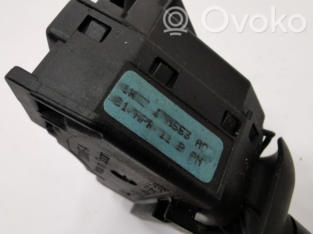 Stikla tīrītāja vadības pogas kātiņš