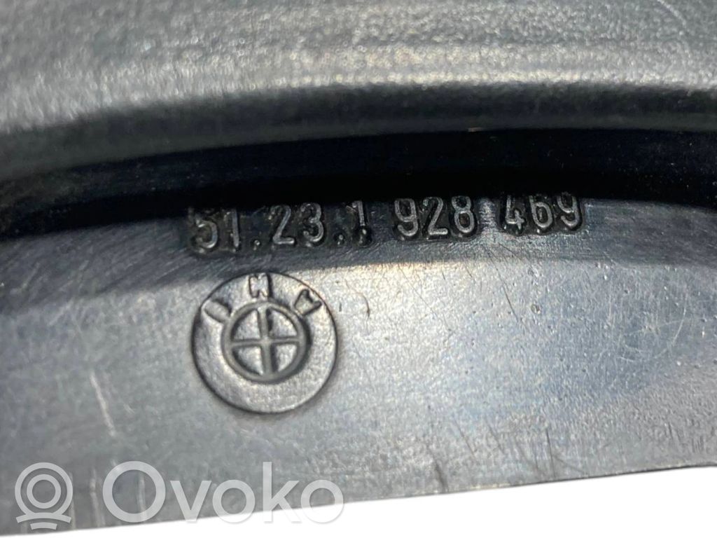 Dzinēja pārsega attaisīšanas rokturītis