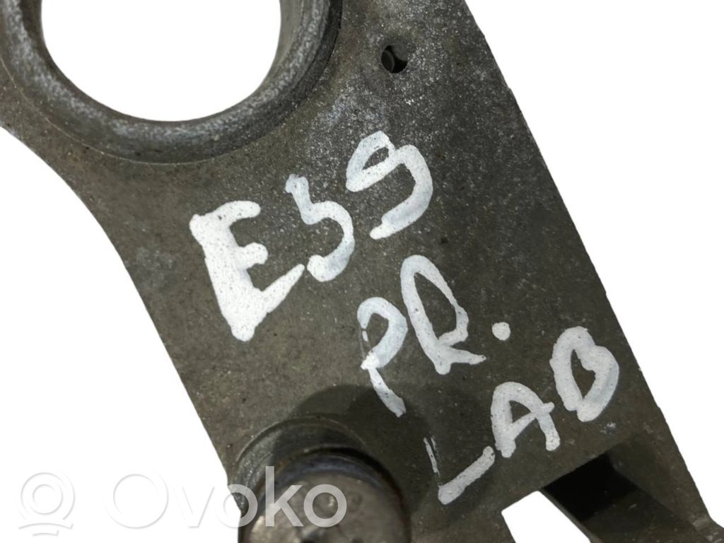 Priekšpusē turētājs / kronšteins ārējam atvēršanas rokturim