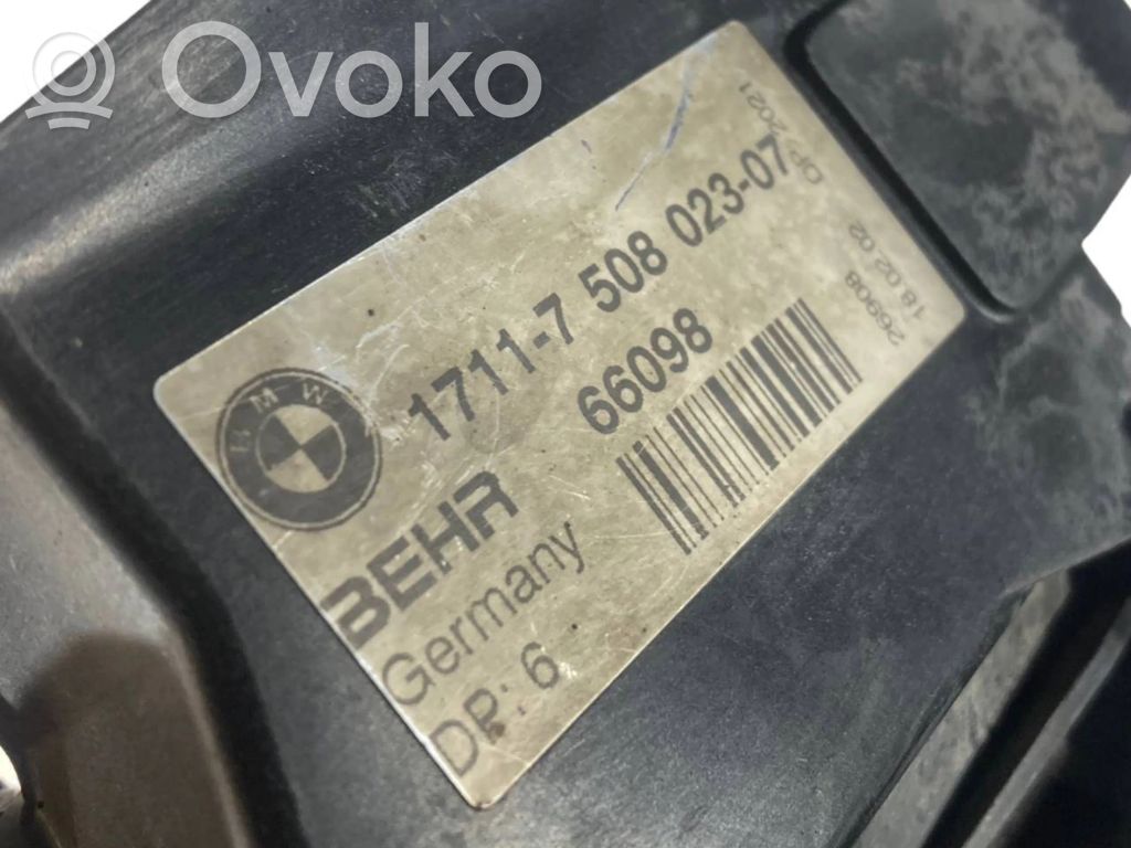 Radiatoru paneļa augšējā daļa (televizors)