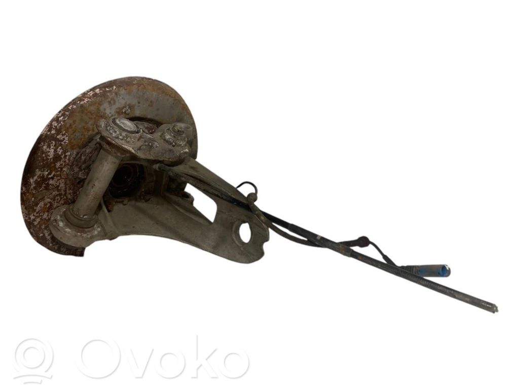 Aizmugurē riteņa rumbas vārpstas šarnīrs (stupica, capfa)