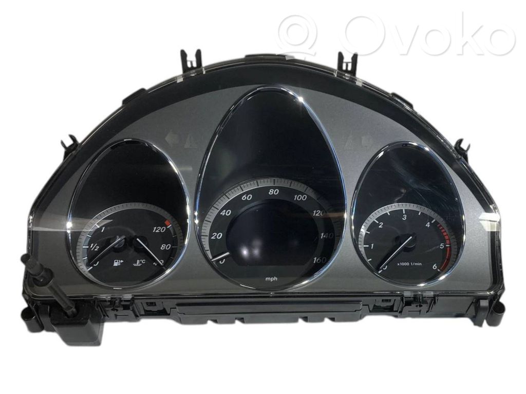 Speedometer (in the instrument panel)