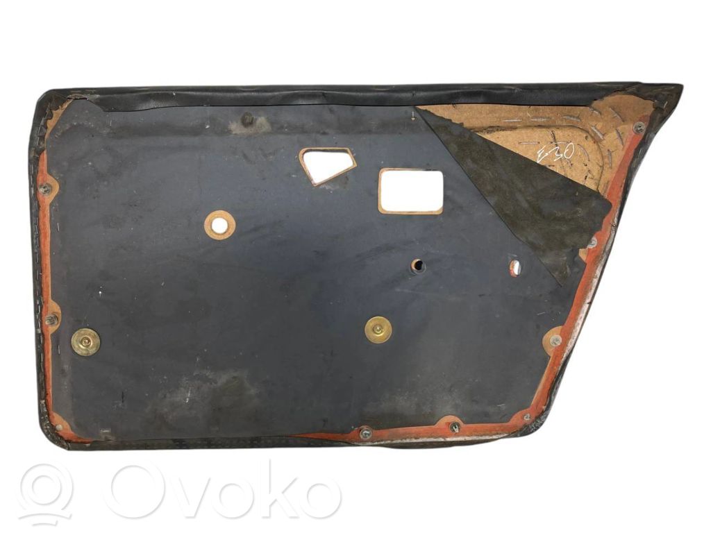 Priekšējo durvju apdare