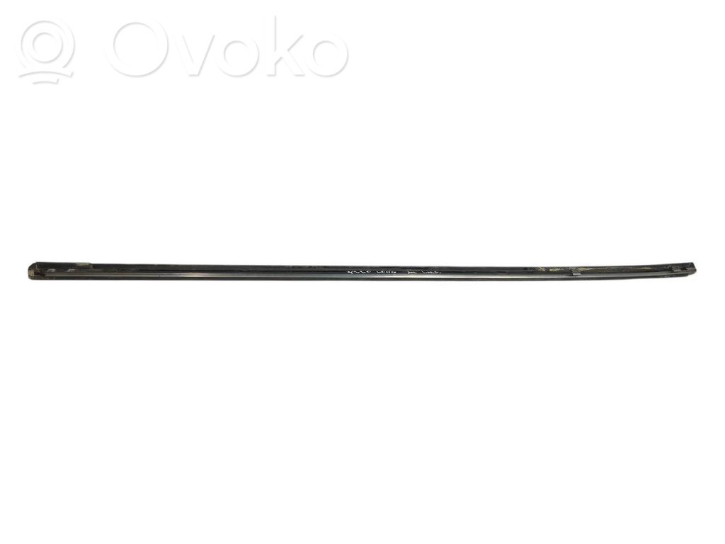 Aizmugurē durvju dekoratīvā apdare (moldings)