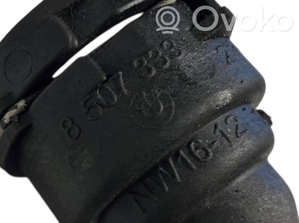 Caurulīte (-es) / šļūtene (-es)