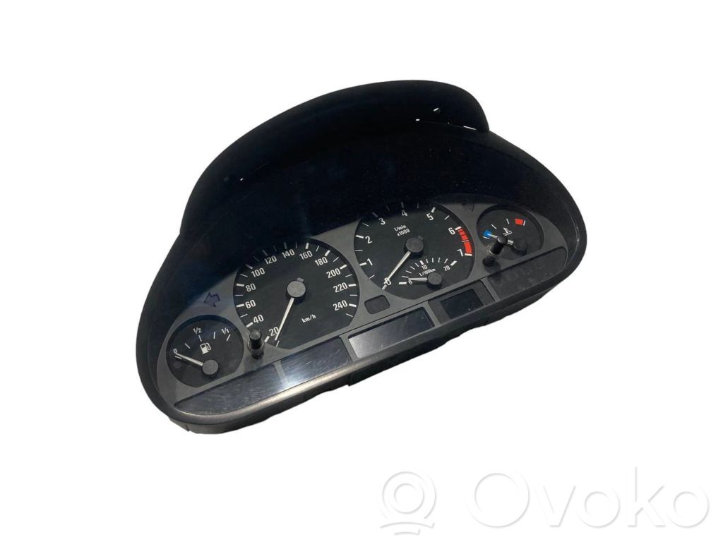 Speedometer (in the instrument panel)