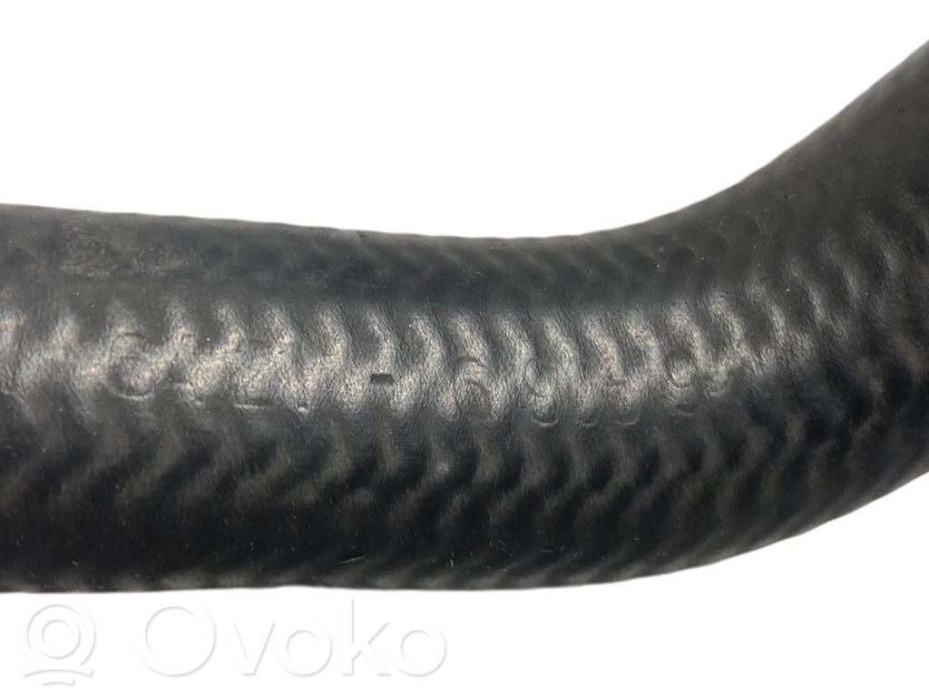 Caurulīte (-es) / šļūtene (-es)