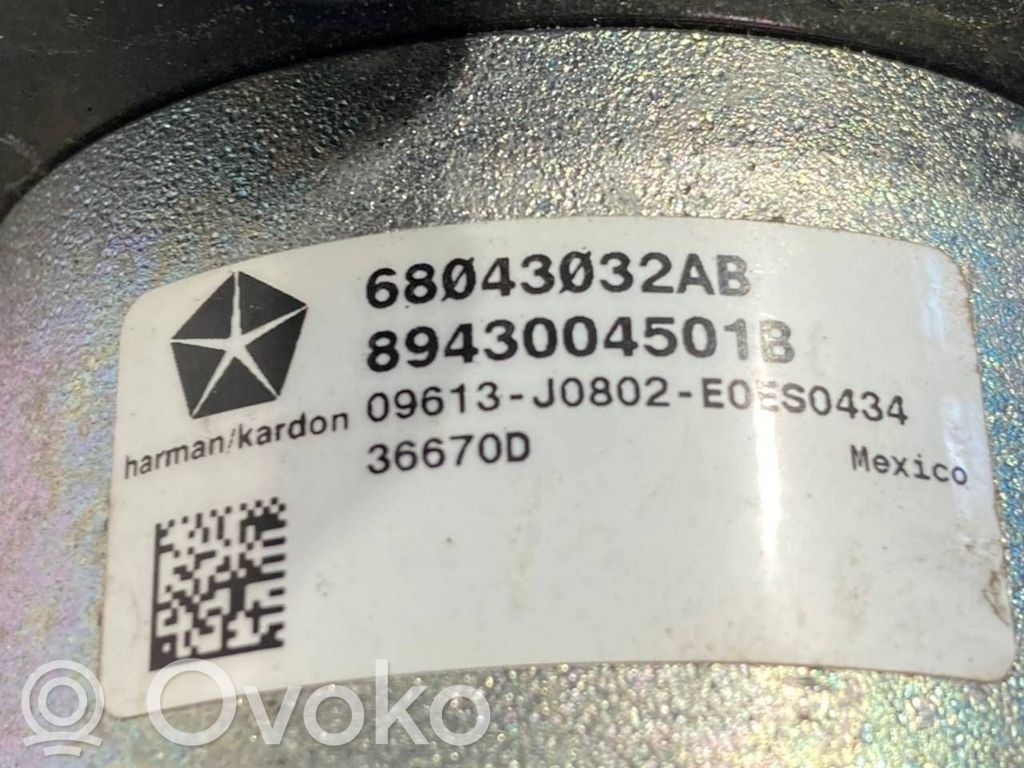 Skaļrunis (-i) priekšējās durvīs