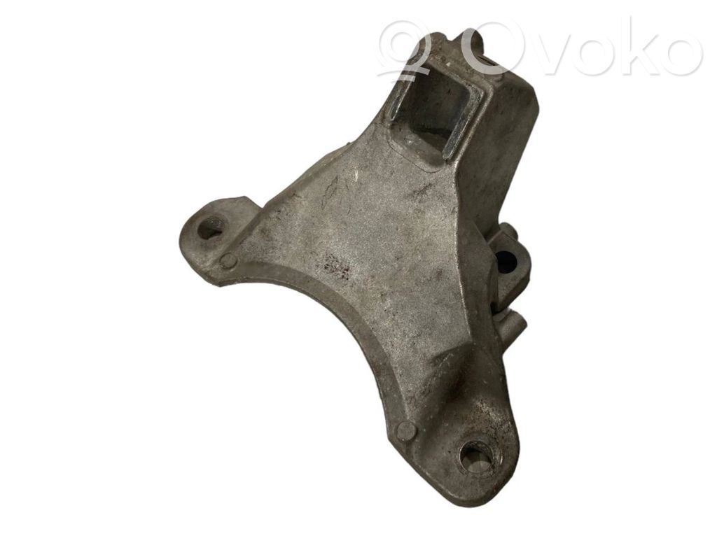 Engine mounting bracket