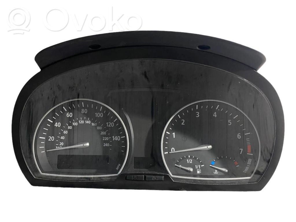 Speedometer (in the instrument panel)