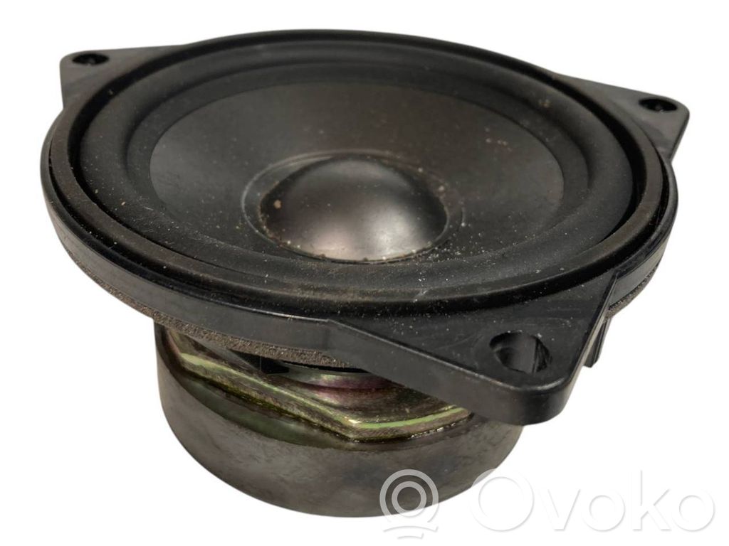 Speaker(s) in front door