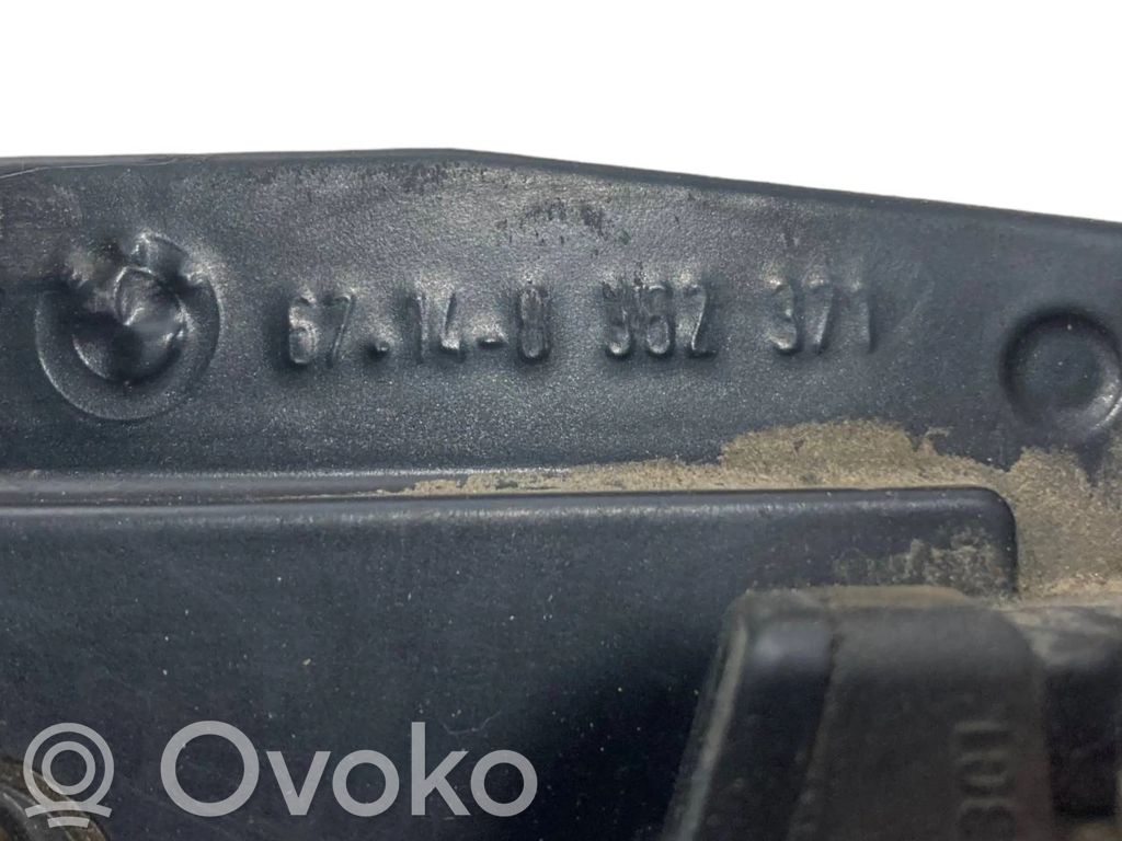 Aizmugurējā pārsega pievilcējs