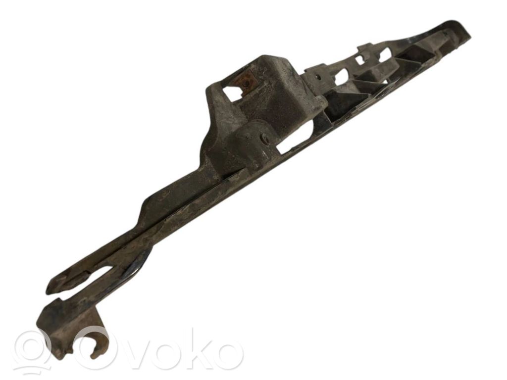 Rear bumper mounting bracket