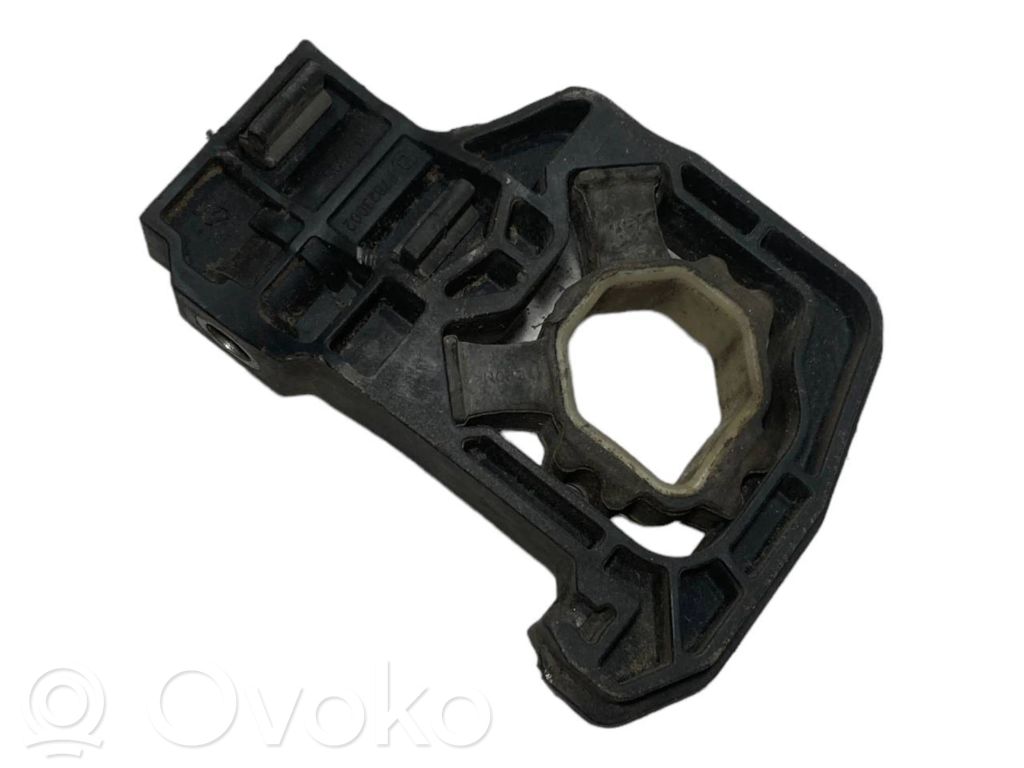 Radiator(s) holder/bracket