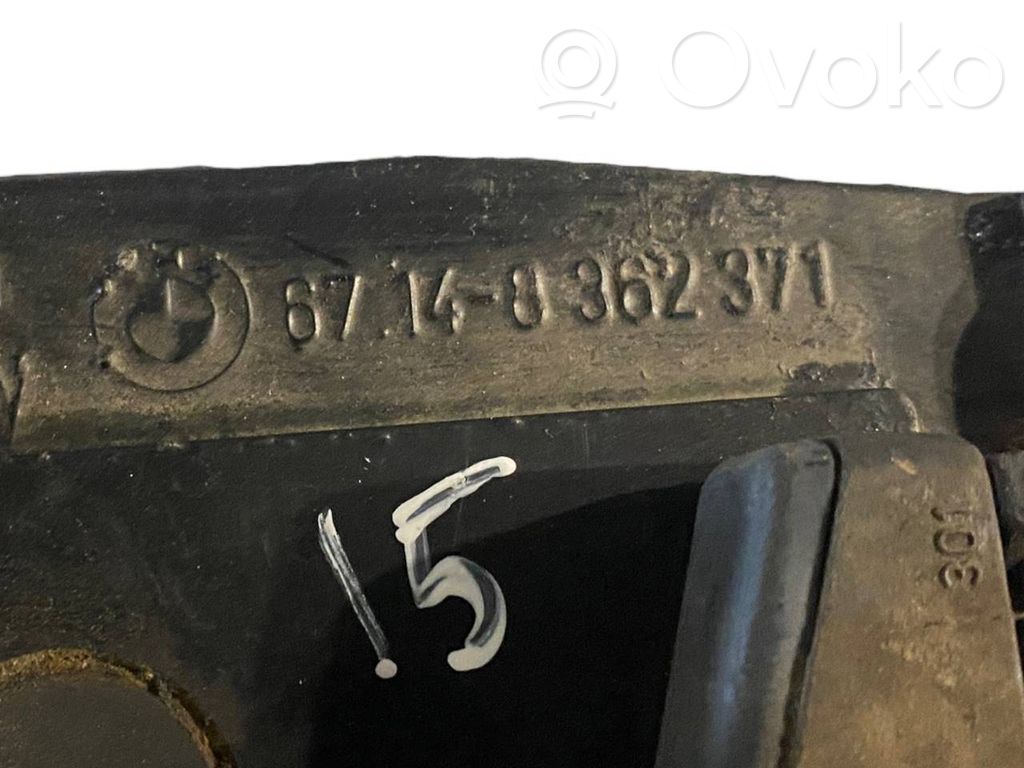 Aizmugurējā pārsega pievilcējs