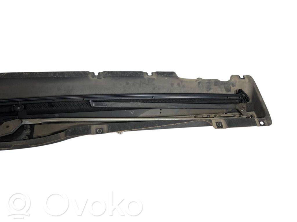 Electric rear window curtain