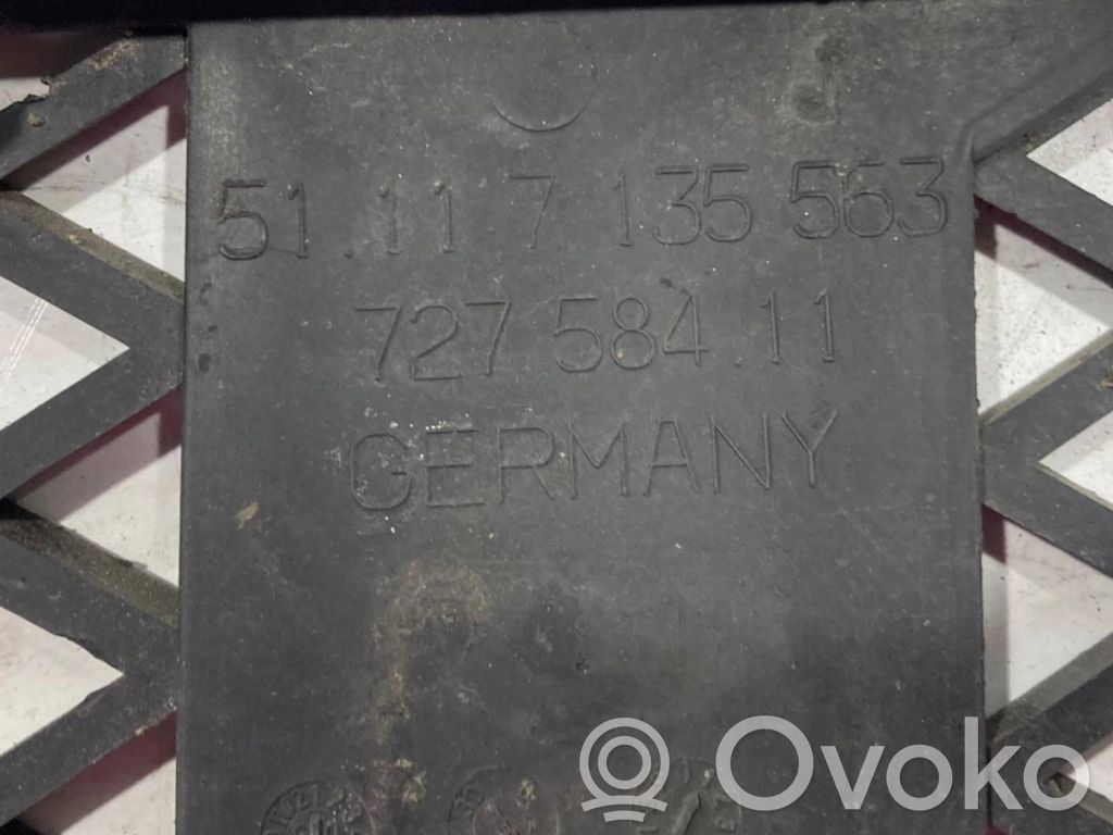 Apakšējais režģis (trīsdaļīgs)