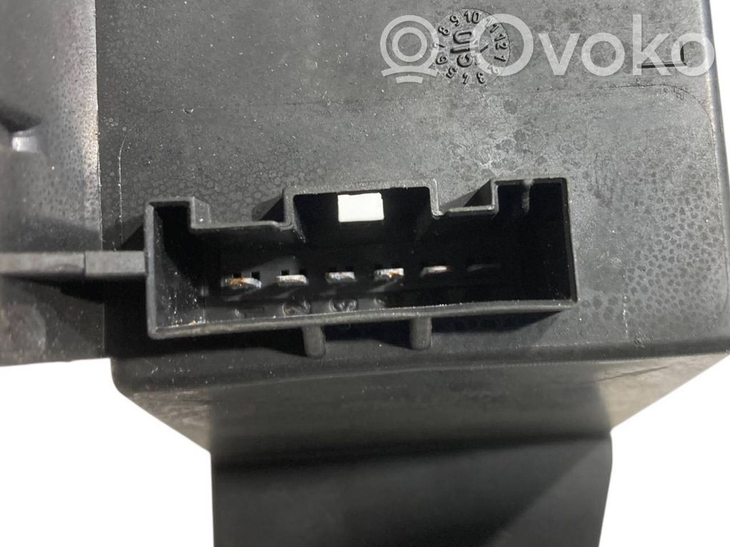 Rear lamp cover holder